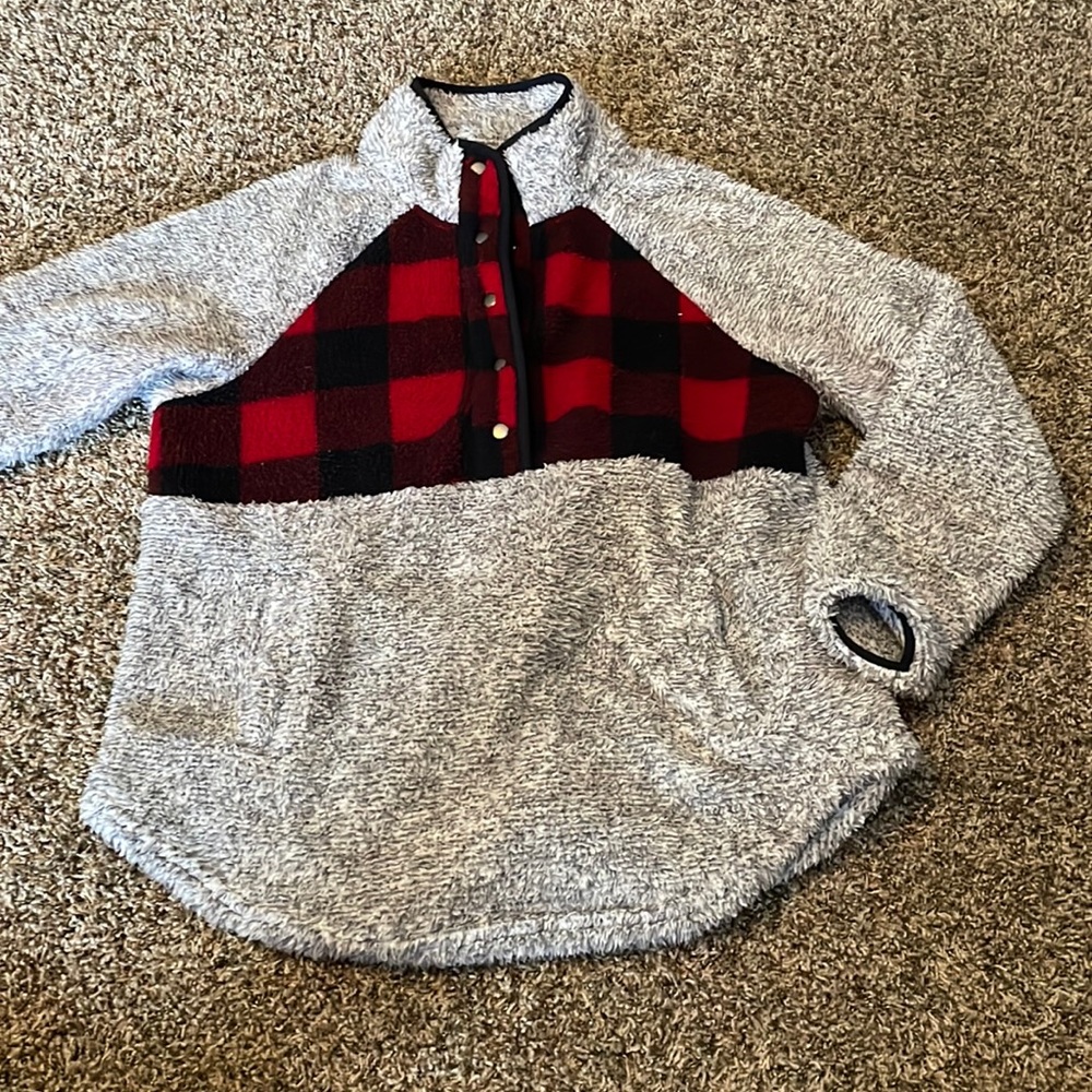 Maurice’s Buffalo Plaid and gray cozy Sherpa, size large